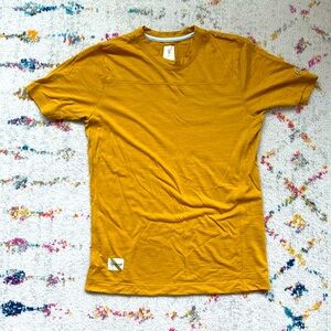 Men’s Tracksmith Harrier Wool short sleeve Tom, size small, goldenrod colorway